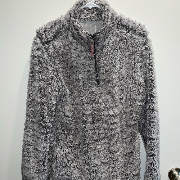 Sherpa Pullover - Picture 1 of 2